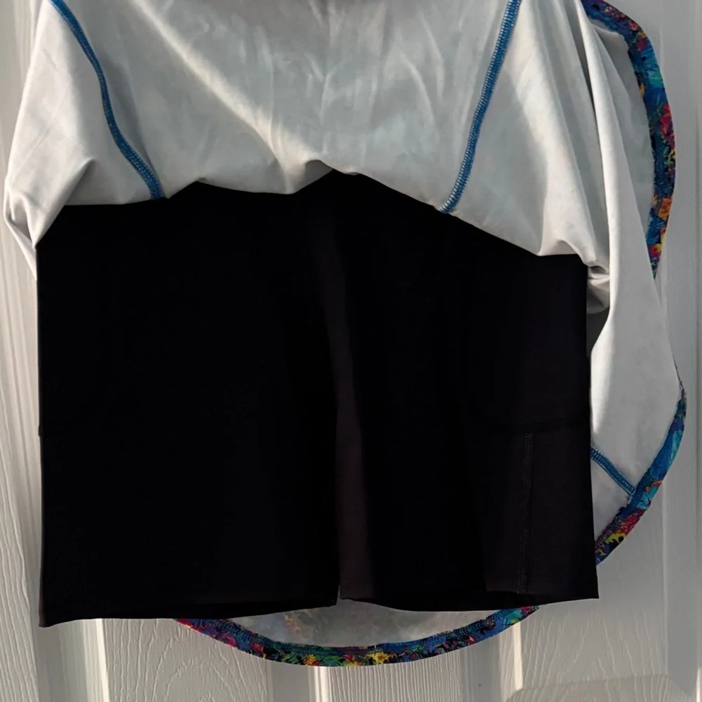 Vibrant Floral Dona Jo Activewear Skirt - Picture 4 of 5